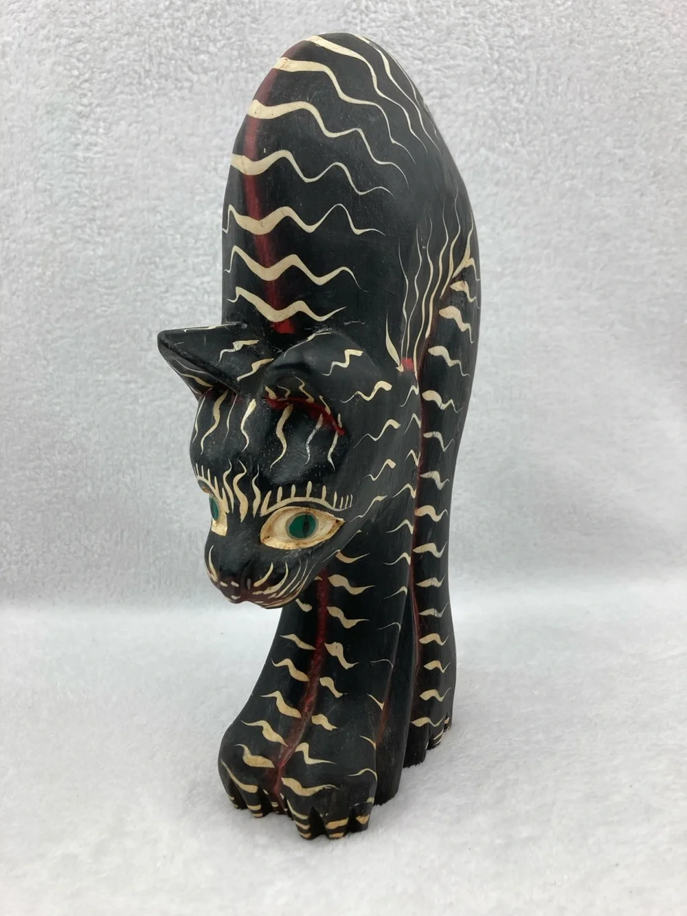 VTG Indonesian Wood Carved Folk Art Scaredy Cat Sculpture 10”